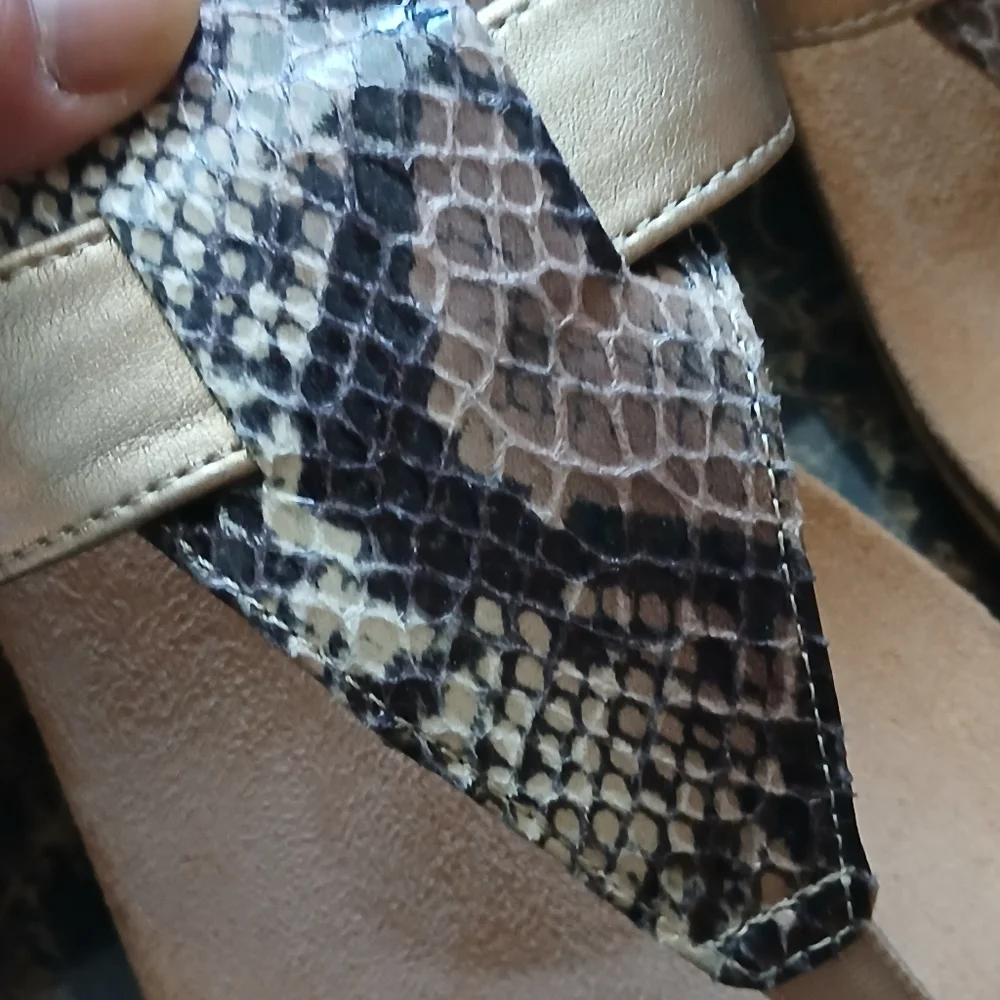 Vionic Women's Metallic Gold Snake-Print Thong Sandals